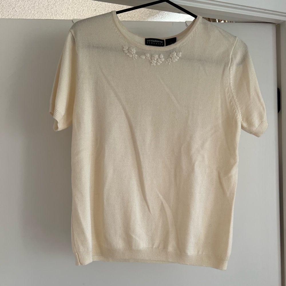 Liz Claiborne butter-yellow sweater

Size M

50% merino wool